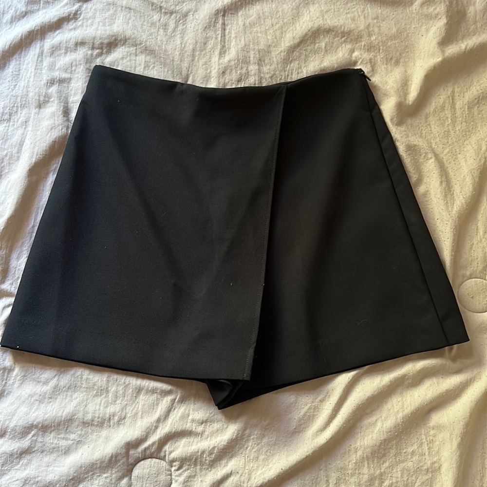 High Waisted Black Skort ❤️